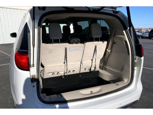 Used 2020 Chrysler Pacifica Touring-L image 24