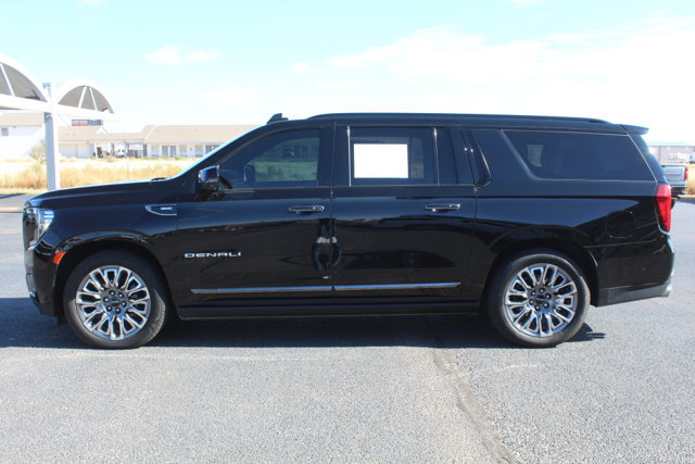 Used 2023 GMC Yukon XL Denali Ultimate w/ LPO, Floor Liner Package AWD/4WD image 9