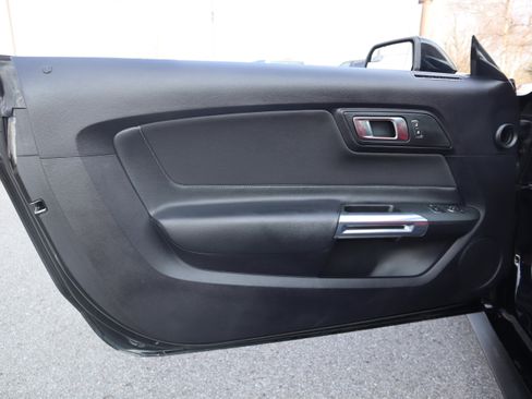 Used 2019 Ford Mustang Coupe image 21