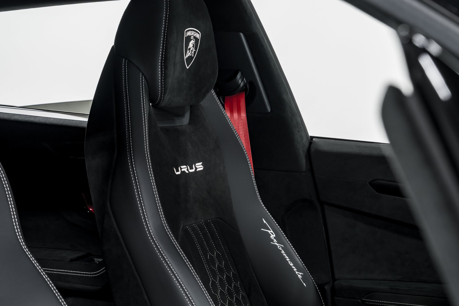 Used 2024 Lamborghini Urus Performante AWD/4WD image 40