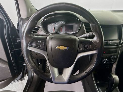 Used 2017 Chevrolet Trax LT w/ LT Convenience Package AWD/4WD image 13