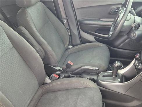 Used 2021 Chevrolet Trax LS w/ Tint and Cruise Package FWD image 19