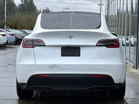 Used 2021 Tesla Model Y Long Range AWD/4WD image 4