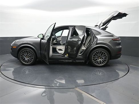 Used 2022 Porsche Cayenne S image 36