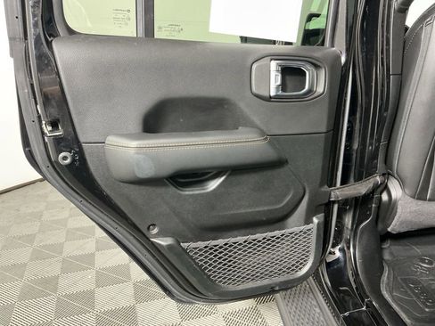 Used 2021 Jeep Gladiator Overland image 24