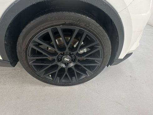 Used 2020 Toyota C-HR XLE image 9