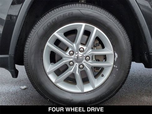 Used 2017 Jeep Grand Cherokee Laredo w/ Quick Order Package 23E image 19