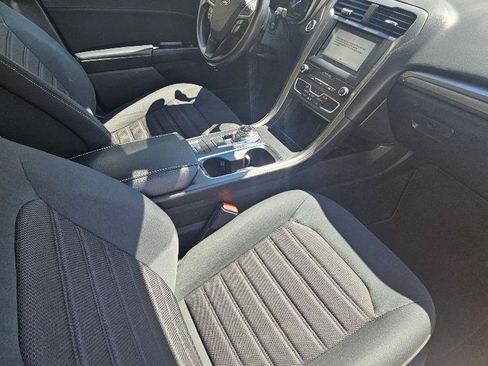 Used 2019 Ford Fusion SE FWD image 17