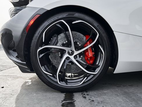 Used 2024 McLaren 750S image 33