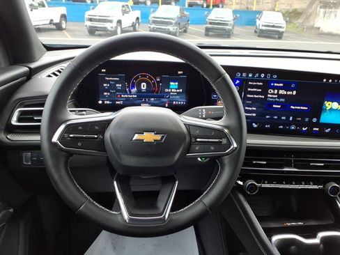 Used 2025 Chevrolet Traverse LT w/ Driver Confidence Package AWD/4WD image 16