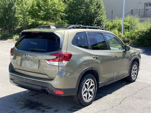 Certified 2023 Subaru Forester Premium AWD/4WD image 3