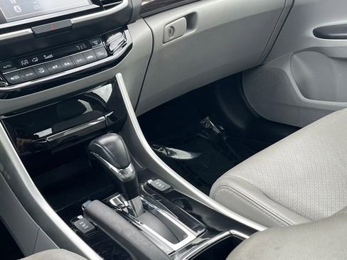 Certified 2017 Honda Accord EX-L image 13