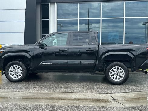 Used 2024 Toyota Tacoma SR5 AWD/4WD image 7