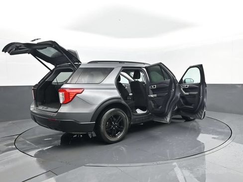 Used 2021 Ford Explorer XLT AWD/4WD image 31