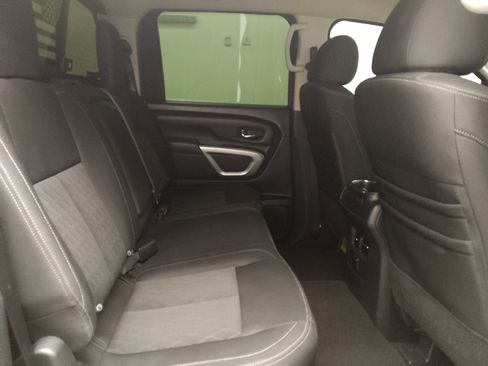 Used 2017 Nissan Titan SV image 19