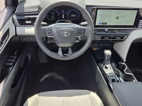 Used 2026 Toyota Camry XLE FWD image 11