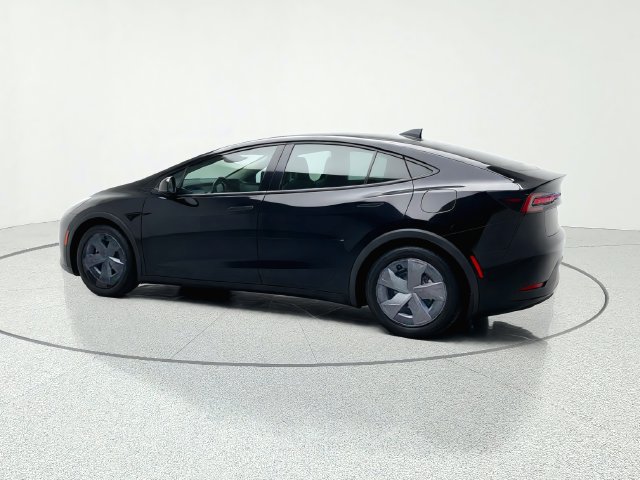 Used 2024 Toyota Prius LE AWD/4WD image 3