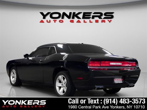 Used 2011 Dodge Challenger image 5