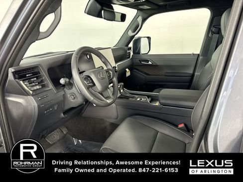 Used 2025 Lexus GX 550 image 4