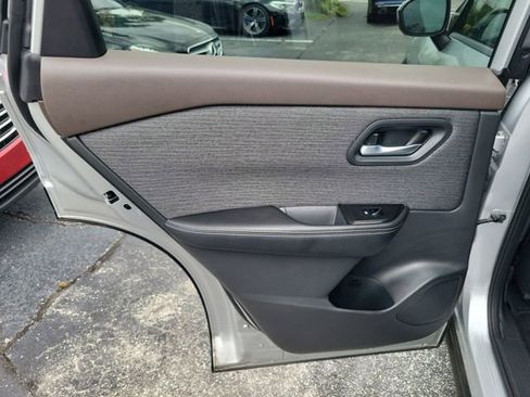 Used 2021 Nissan Rogue SV FWD image 29