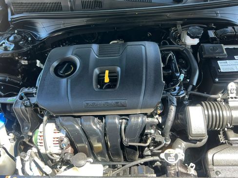 Used 2023 Kia Forte LXS w/ LXS Technology Package FWD image 32