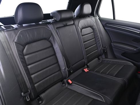 Used 2018 Volkswagen Golf R 4-Door image 19