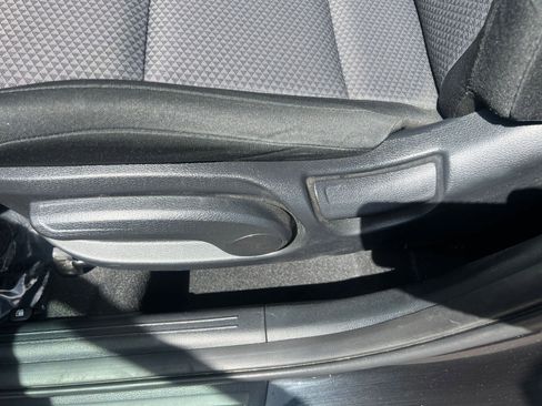Used 2025 Kia Soul LX w/ LX Technology Package FWD image 22