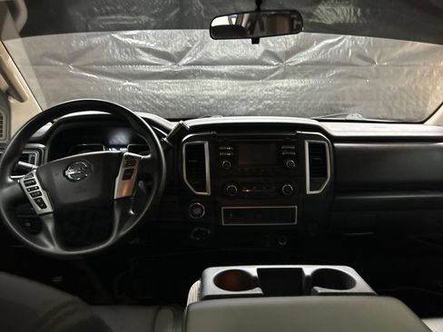 Used 2018 Nissan Titan S AWD/4WD image 11