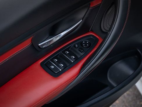 Used 2018 BMW M3 Base image 23