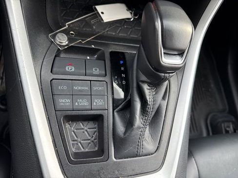 Used 2023 Toyota RAV4 XLE Premium image 18