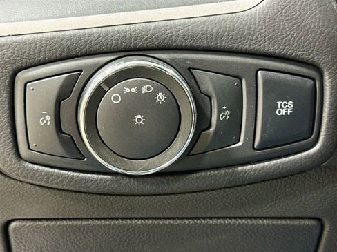 Used 2021 Ford Edge SE image 12