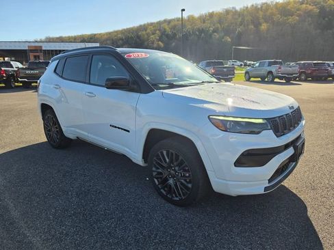 Used 2023 Jeep Compass High Altitude AWD/4WD image 3
