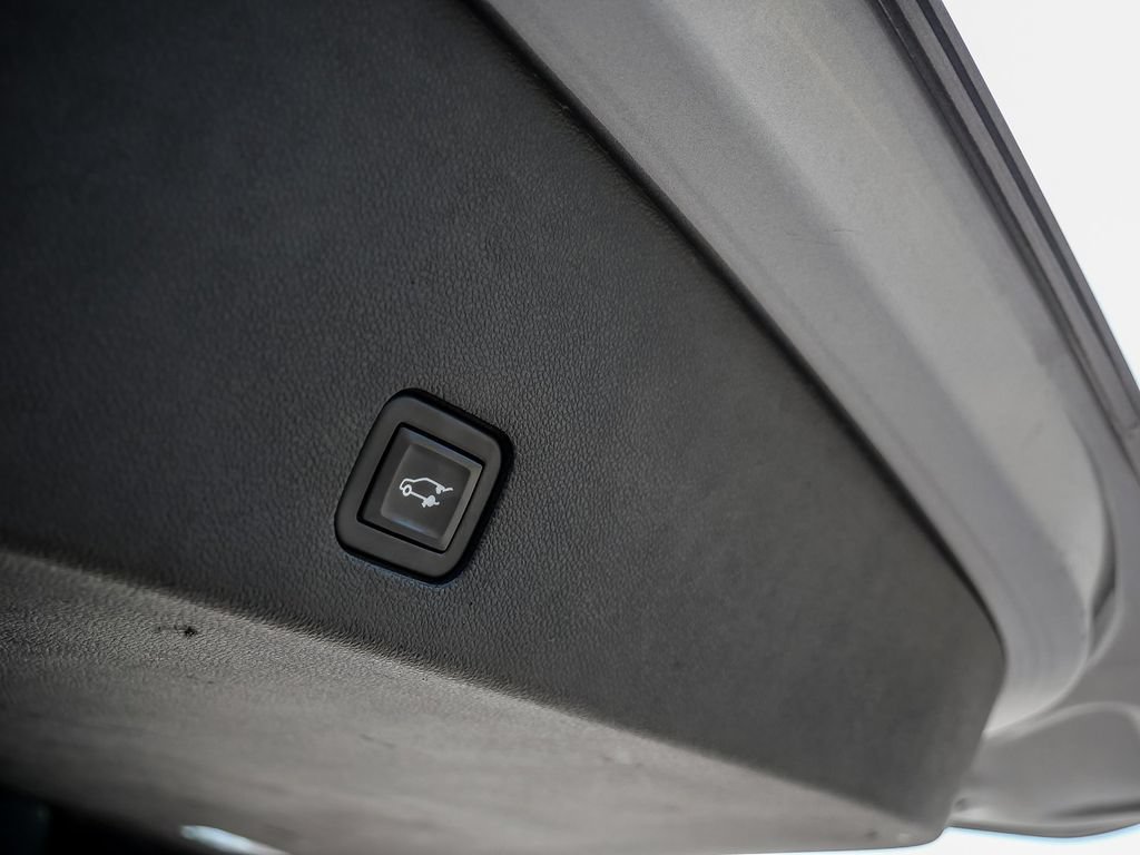 Used 2022 Cadillac XT6 Premium Luxury FWD image 16