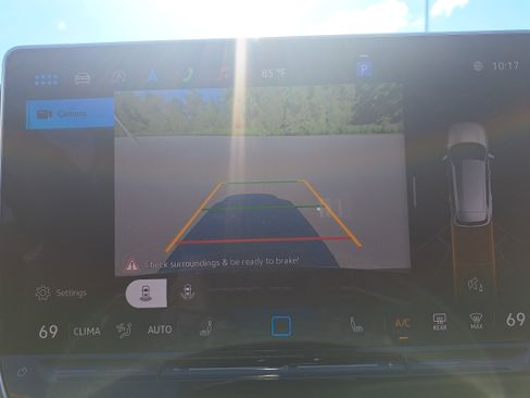 New 2025 Volkswagen Tiguan SE image 25