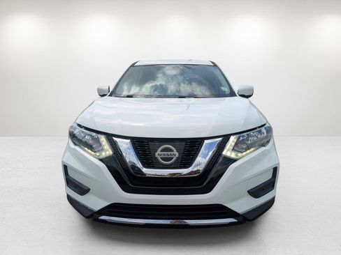Used 2017 Nissan Rogue S image 2