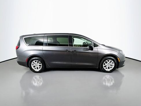 Used 2023 Chrysler Voyager LX FWD image 6