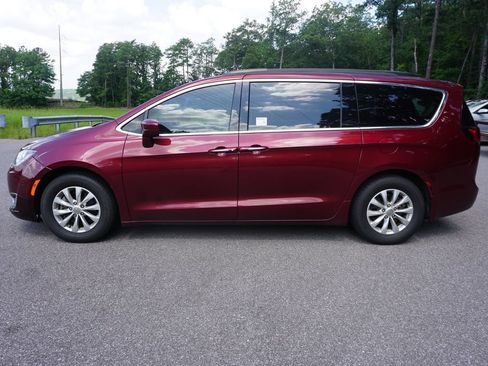 Used 2018 Chrysler Pacifica Touring Plus FWD image 19