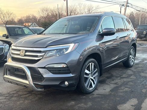 Used 2018 Honda Pilot Touring image 1