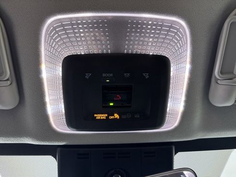 Used 2025 Toyota Prius LE image 28