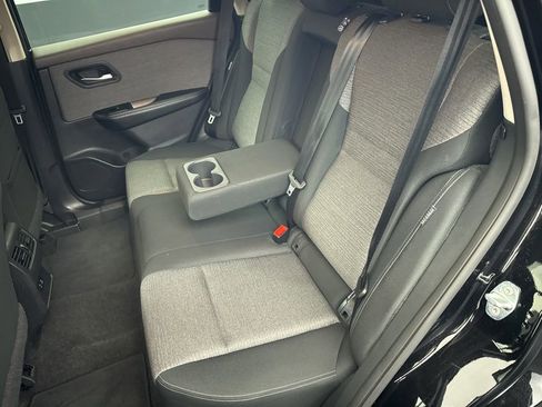 Used 2023 Nissan Rogue SV image 31