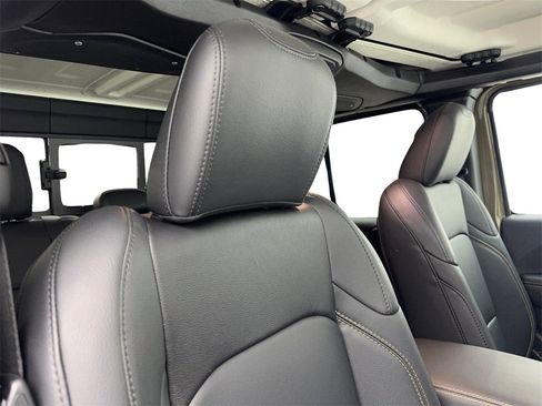 Used 2025 Jeep Gladiator Sport w/ Premium Package image 47