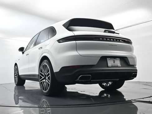 Certified 2026 Porsche Cayenne E-Hybrid AWD/4WD image 45