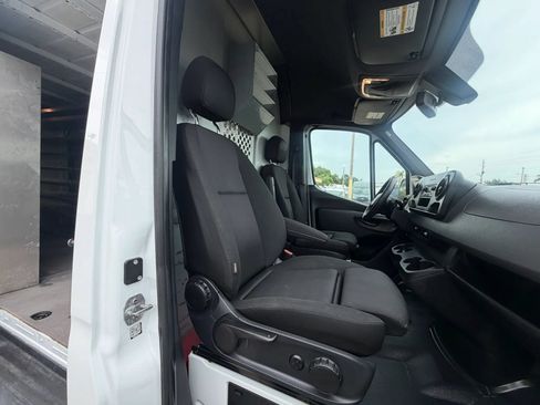 Used 2019 Mercedes-Benz Sprinter 170 w/ Driver Convenience Package image 18