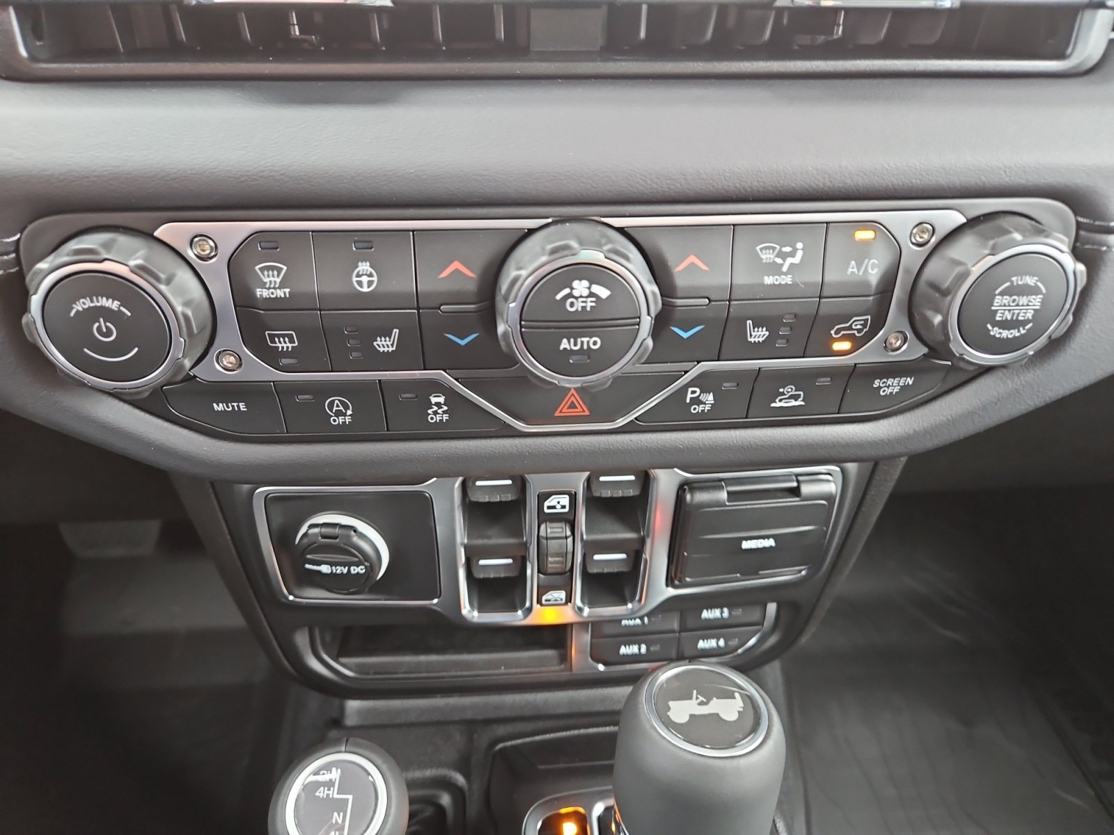 New 2027 Jeep Wrangler Unlimited Sahara AWD/4WD image 28