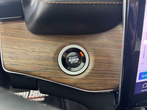 Used 2025 Jeep Grand Cherokee Summit image 25