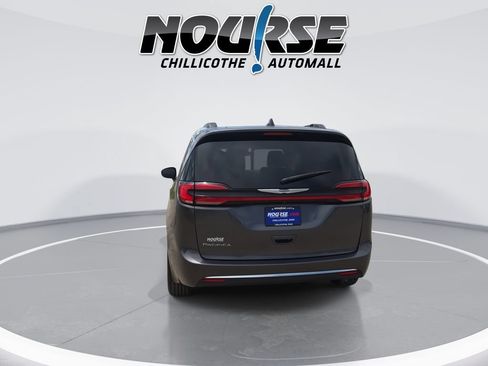 Used 2022 Chrysler Pacifica Touring-L FWD image 7
