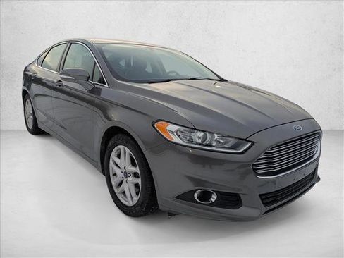 Used 2014 Ford Fusion SE w/ Equipment Group 202A image 3