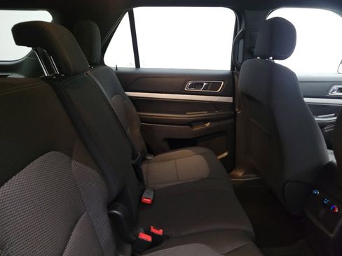 Used 2017 Ford Explorer XLT w/ Equipment Group 201A AWD/4WD image 19