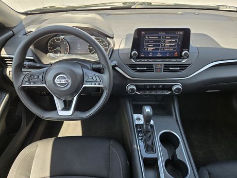 Used 2022 Nissan Altima 2.5 SV FWD image 6