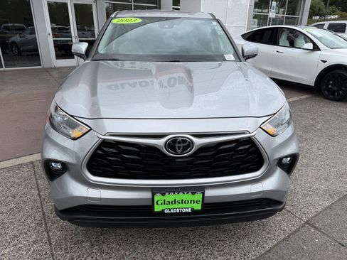 Used 2023 Toyota Highlander LE FWD image 9